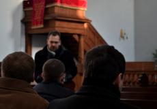 Seminaristai klausosi ev. reformat Vilniaus parapijos klebono kun. Raimondo Stankeviiaus pasakojimo